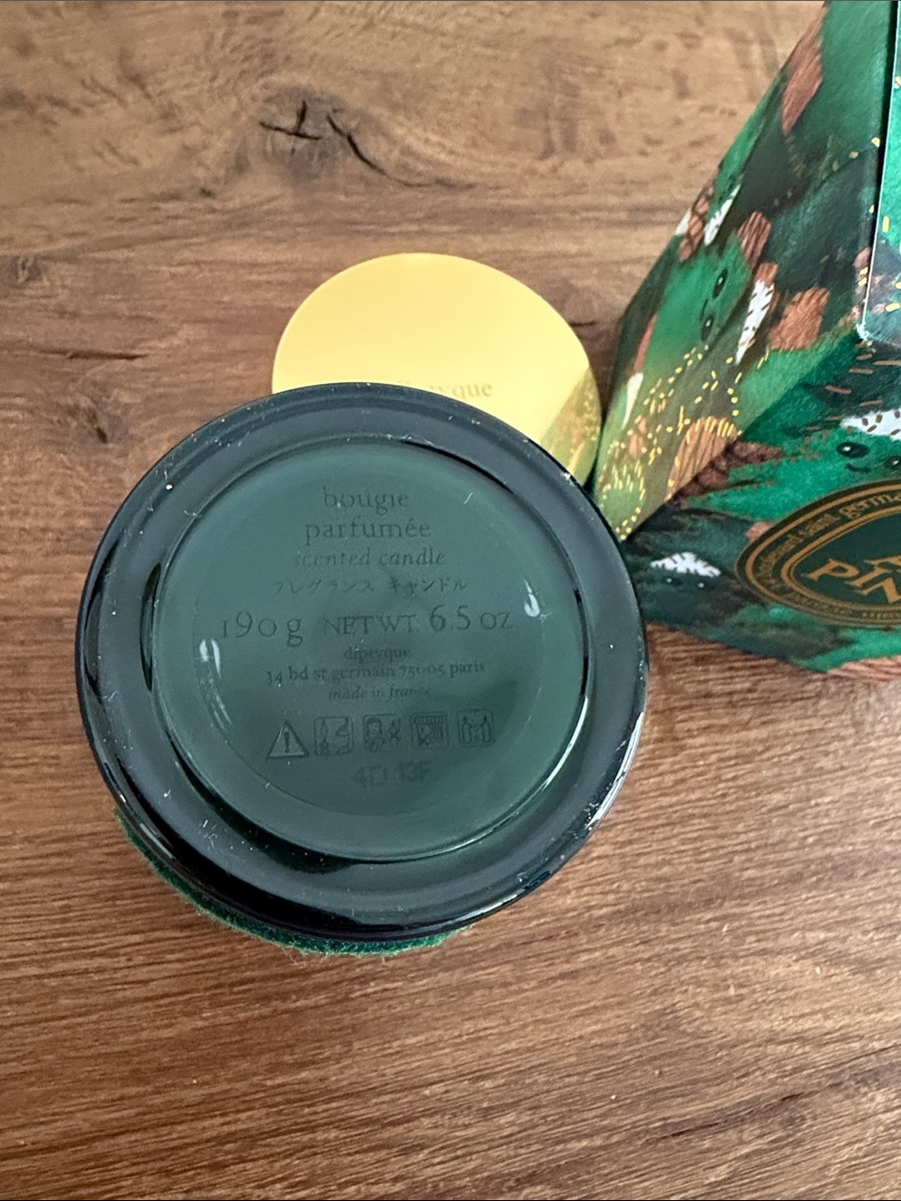 Diptyque Sapin Candle in
Original Box with Gold Lid (6.5 oz) - Picture 4 of 4